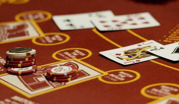 Casino articles with tips on how to play poker games for money.